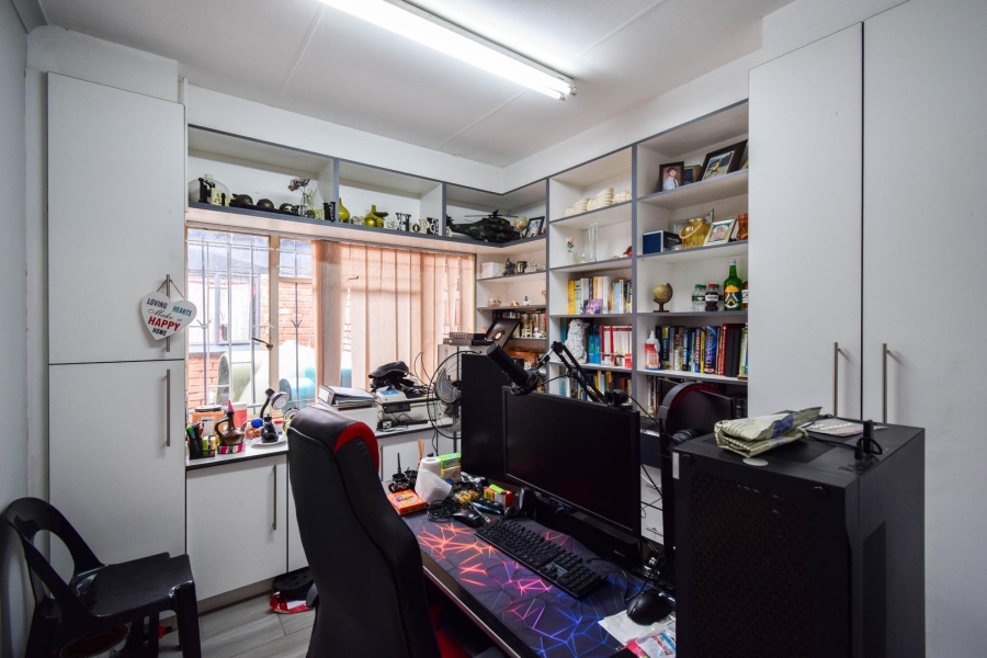 5 Bedroom Property for Sale in Magalieskruin Gauteng