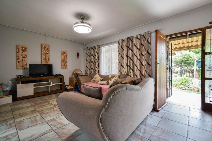 5 Bedroom Property for Sale in Magalieskruin Gauteng