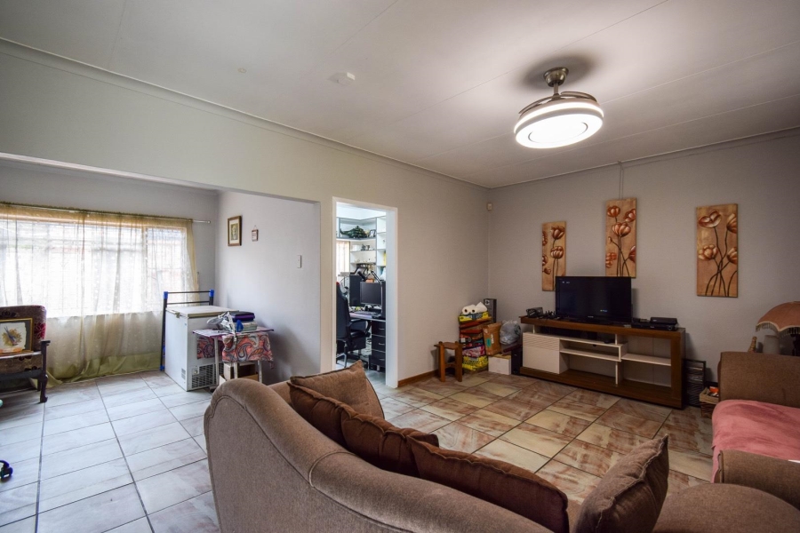 5 Bedroom Property for Sale in Magalieskruin Gauteng