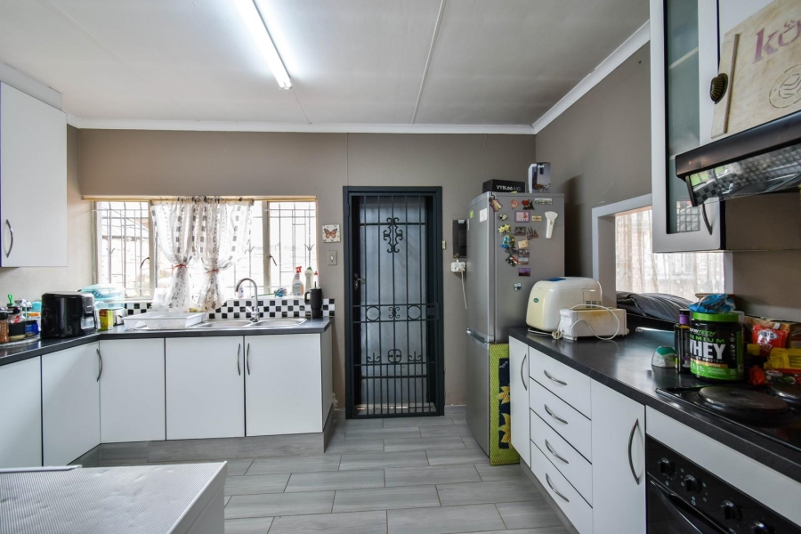 5 Bedroom Property for Sale in Magalieskruin Gauteng