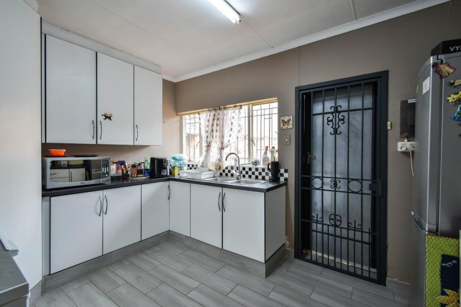 5 Bedroom Property for Sale in Magalieskruin Gauteng