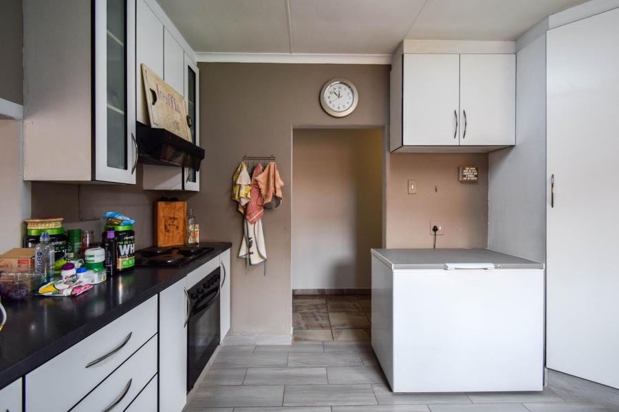 5 Bedroom Property for Sale in Magalieskruin Gauteng