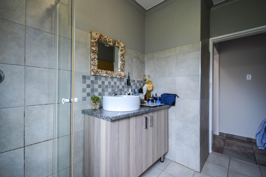 5 Bedroom Property for Sale in Magalieskruin Gauteng