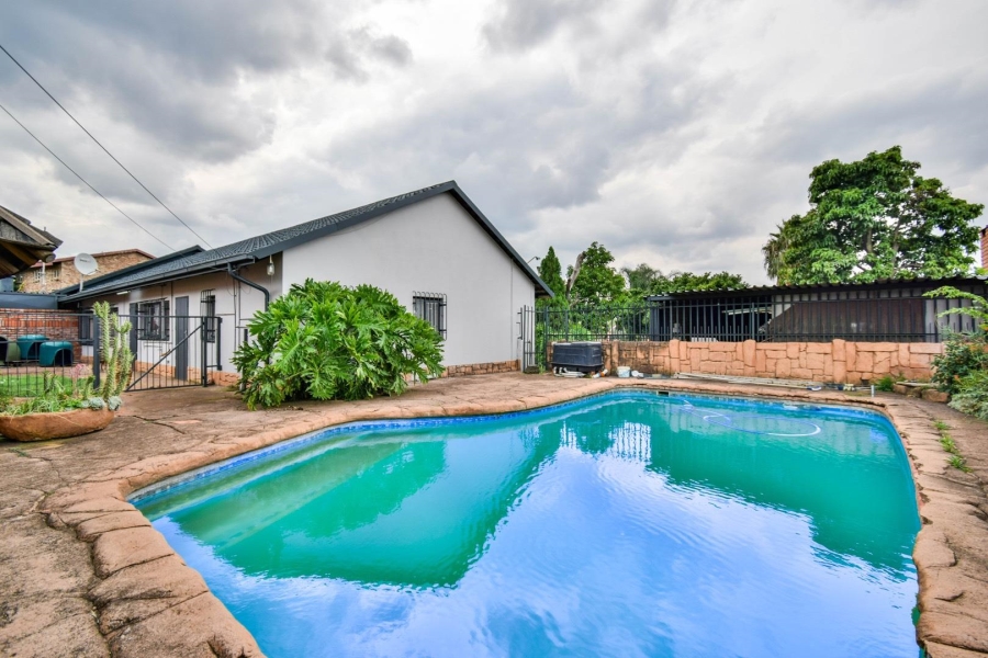 5 Bedroom Property for Sale in Magalieskruin Gauteng