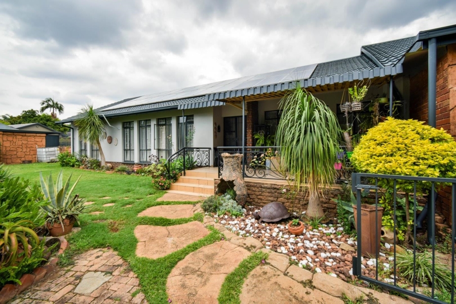 5 Bedroom Property for Sale in Magalieskruin Gauteng