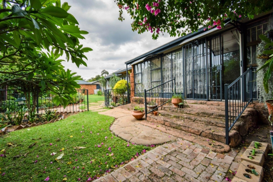 5 Bedroom Property for Sale in Magalieskruin Gauteng