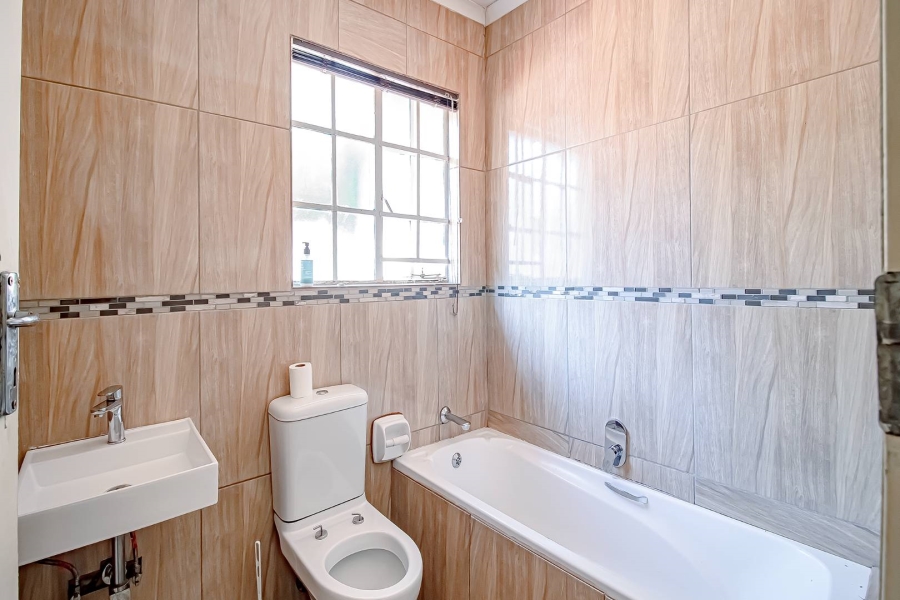 2 Bedroom Property for Sale in The Reeds Gauteng