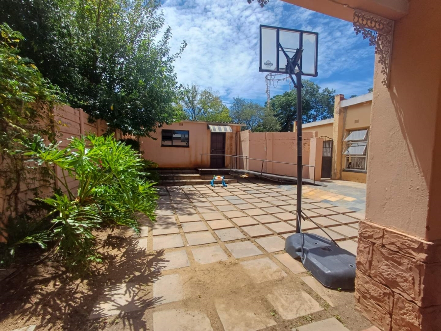 To Let 5 Bedroom Property for Rent in Buccleuch Gauteng