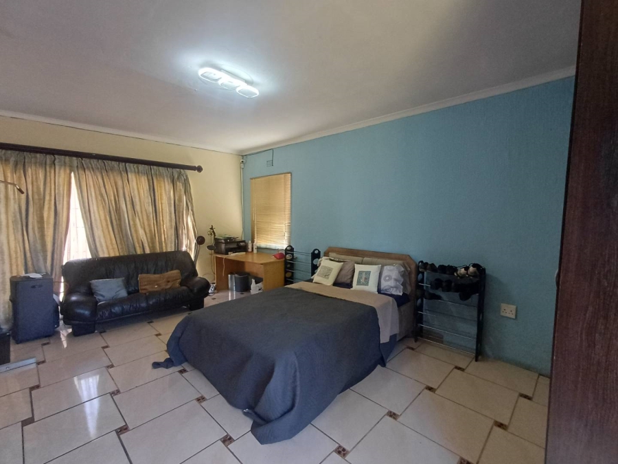 To Let 5 Bedroom Property for Rent in Buccleuch Gauteng