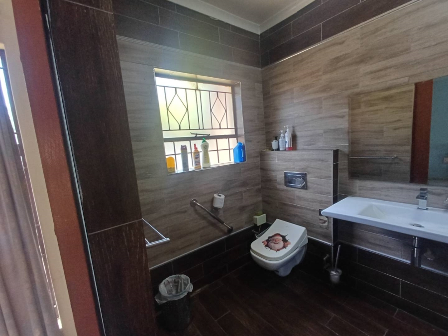 To Let 5 Bedroom Property for Rent in Buccleuch Gauteng