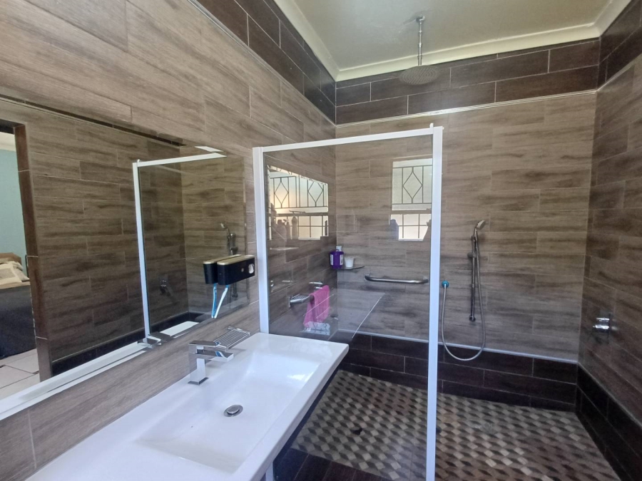 To Let 5 Bedroom Property for Rent in Buccleuch Gauteng