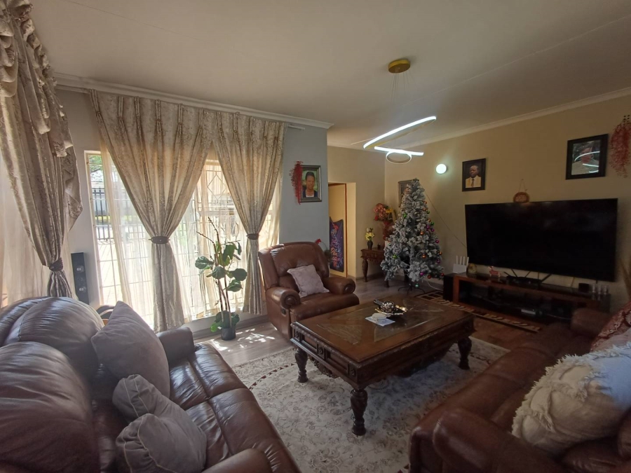 To Let 5 Bedroom Property for Rent in Buccleuch Gauteng