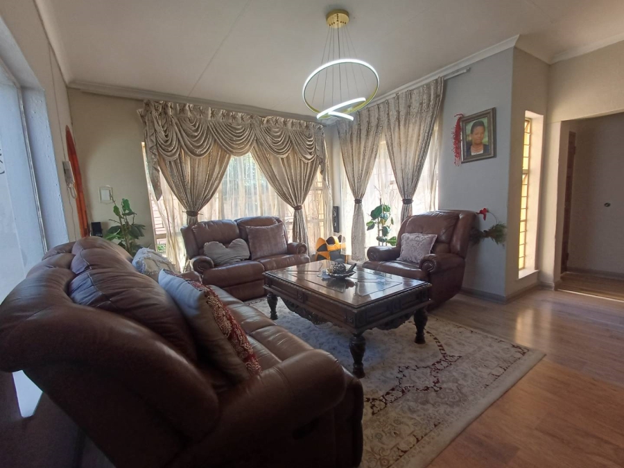 To Let 5 Bedroom Property for Rent in Buccleuch Gauteng