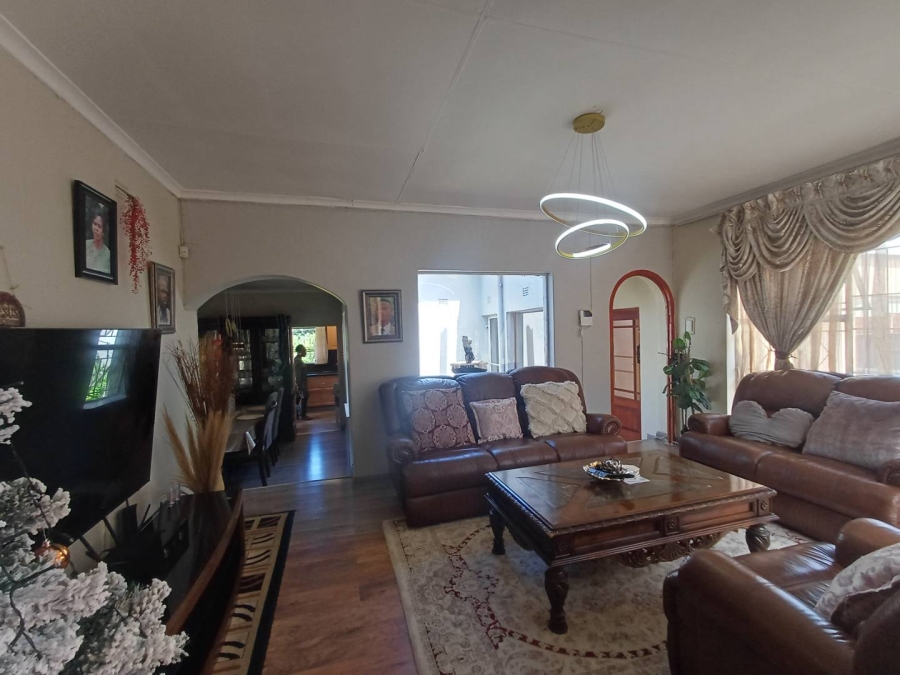 To Let 5 Bedroom Property for Rent in Buccleuch Gauteng