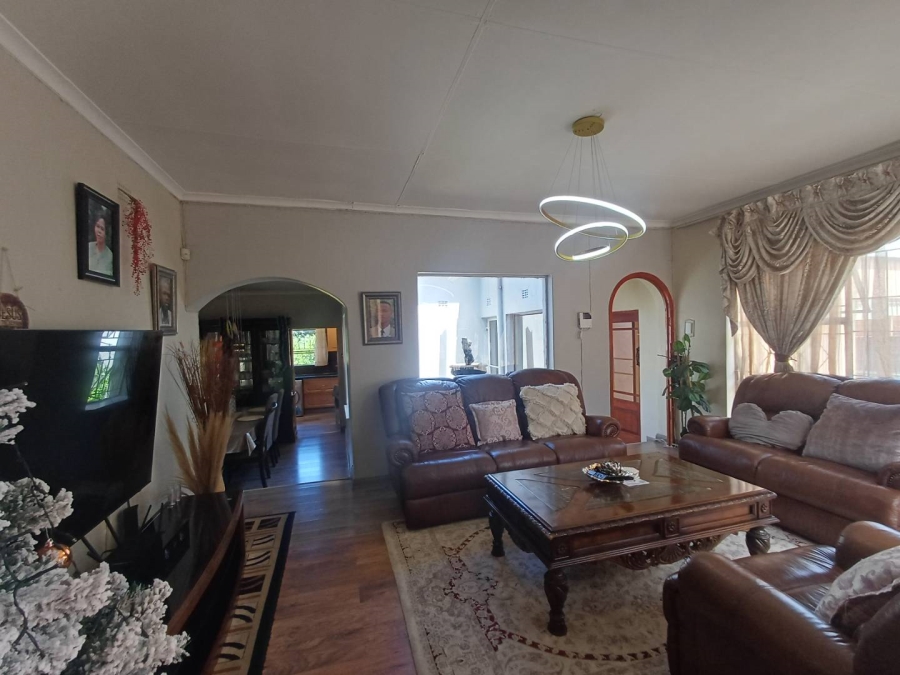 To Let 5 Bedroom Property for Rent in Buccleuch Gauteng