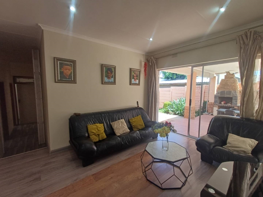 To Let 5 Bedroom Property for Rent in Buccleuch Gauteng