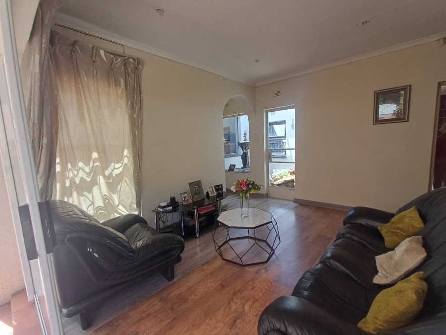 To Let 5 Bedroom Property for Rent in Buccleuch Gauteng