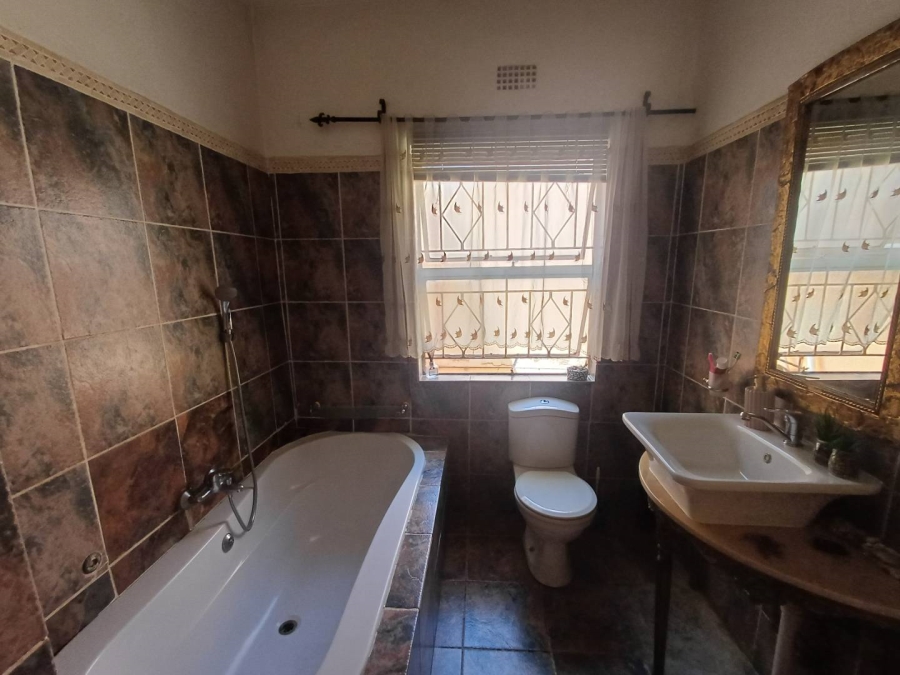 To Let 5 Bedroom Property for Rent in Buccleuch Gauteng
