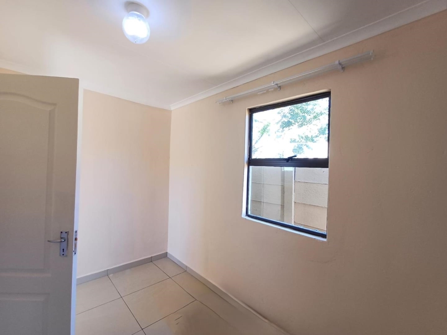 To Let 2 Bedroom Property for Rent in Maraisburg Gauteng