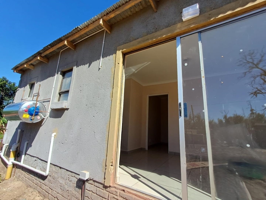 To Let 2 Bedroom Property for Rent in Maraisburg Gauteng