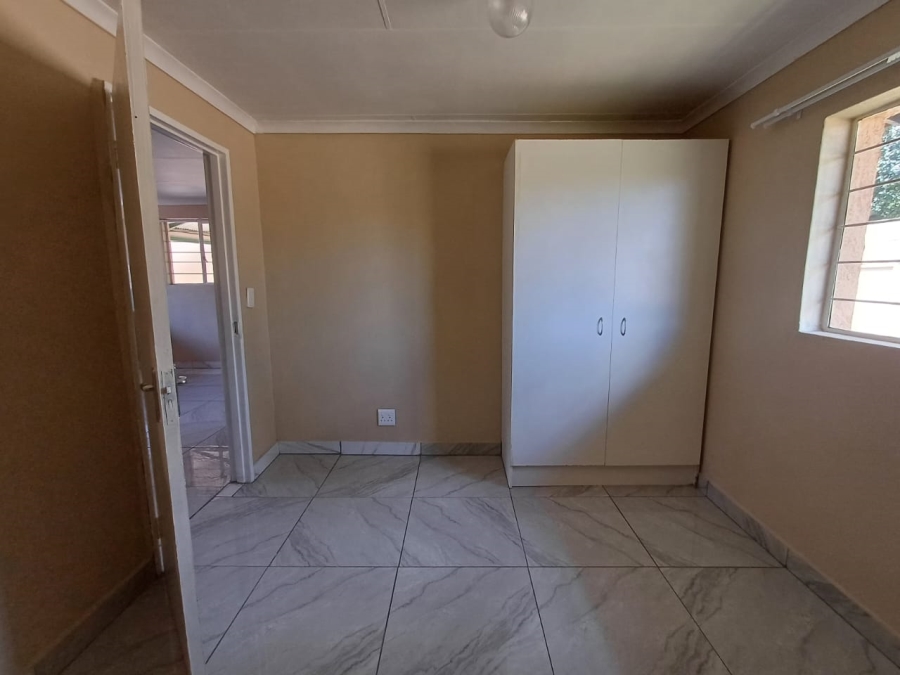 To Let 2 Bedroom Property for Rent in Maraisburg Gauteng