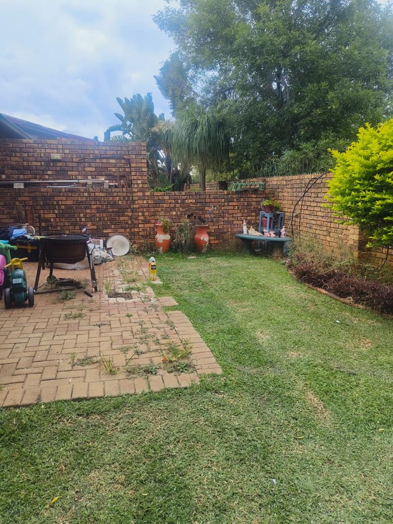 2 Bedroom Property for Sale in Weavind Park Gauteng