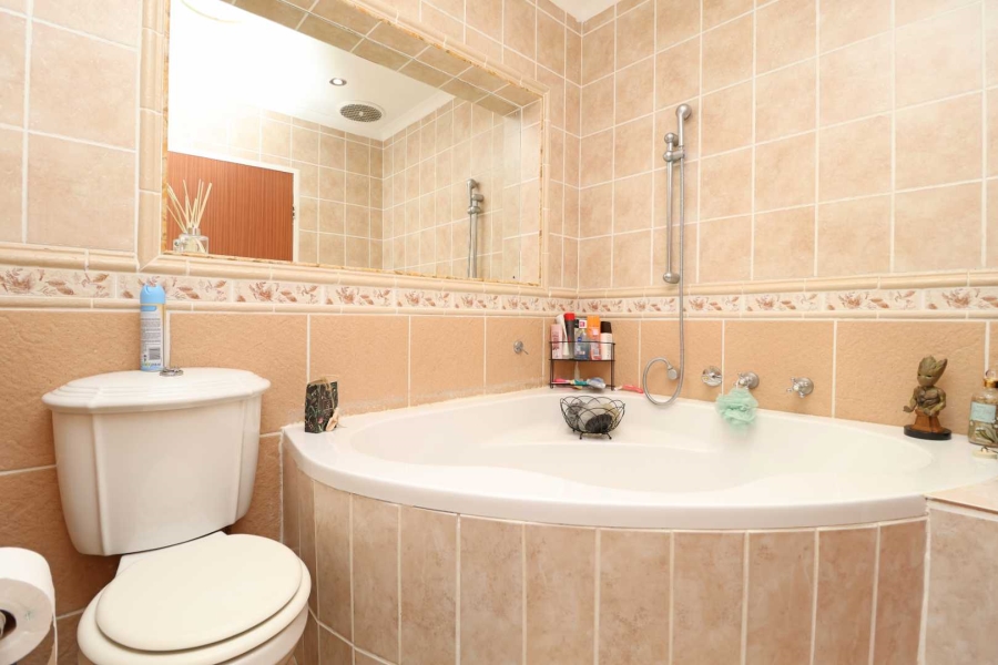 5 Bedroom Property for Sale in Greenhills Gauteng