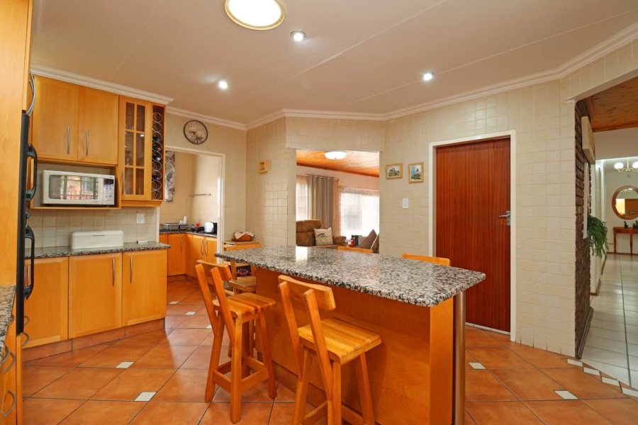 5 Bedroom Property for Sale in Greenhills Gauteng