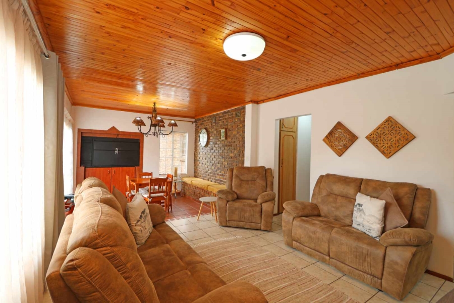 5 Bedroom Property for Sale in Greenhills Gauteng