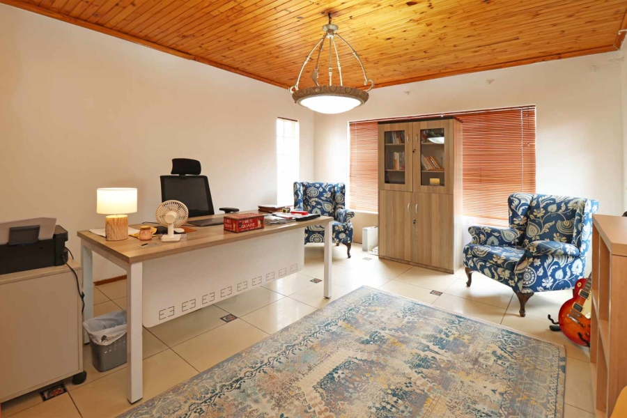 5 Bedroom Property for Sale in Greenhills Gauteng