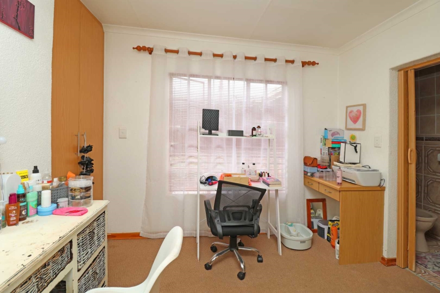 5 Bedroom Property for Sale in Greenhills Gauteng