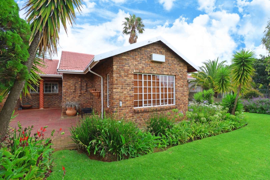 5 Bedroom Property for Sale in Greenhills Gauteng