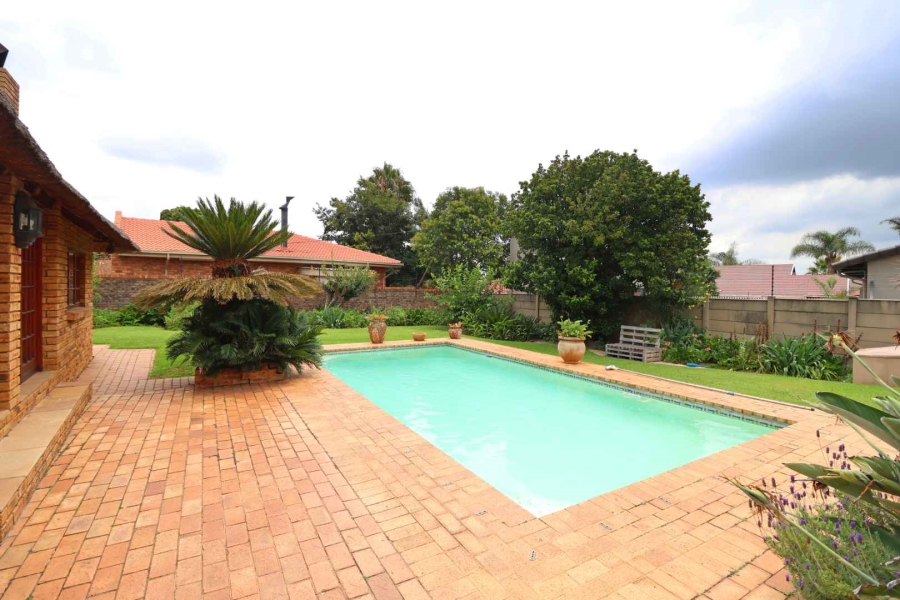 5 Bedroom Property for Sale in Greenhills Gauteng