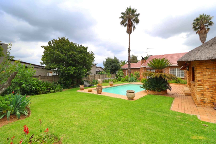 5 Bedroom Property for Sale in Greenhills Gauteng