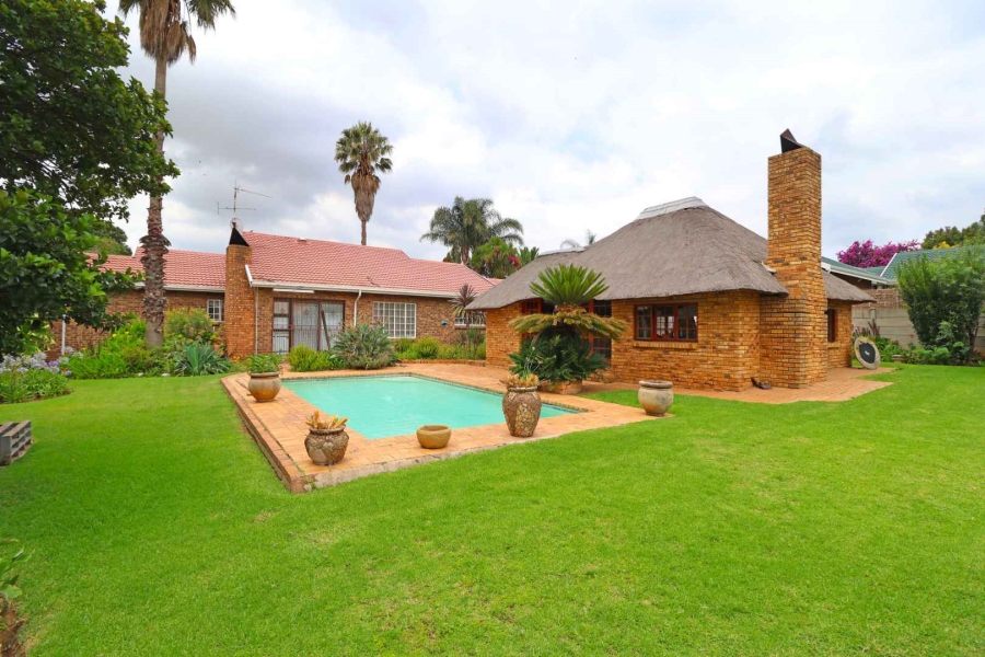 5 Bedroom Property for Sale in Greenhills Gauteng