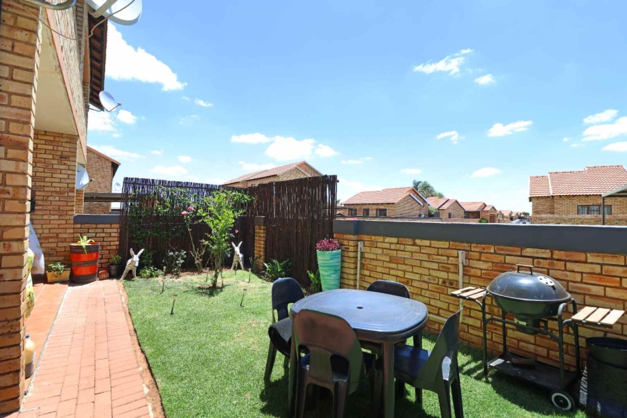 2 Bedroom Property for Sale in Greenhills Gauteng