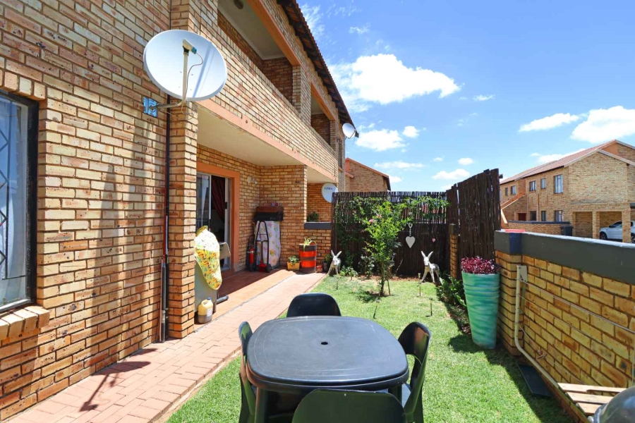 2 Bedroom Property for Sale in Greenhills Gauteng