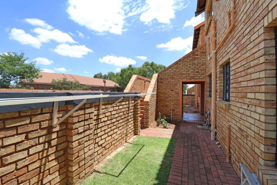 2 Bedroom Property for Sale in Greenhills Gauteng