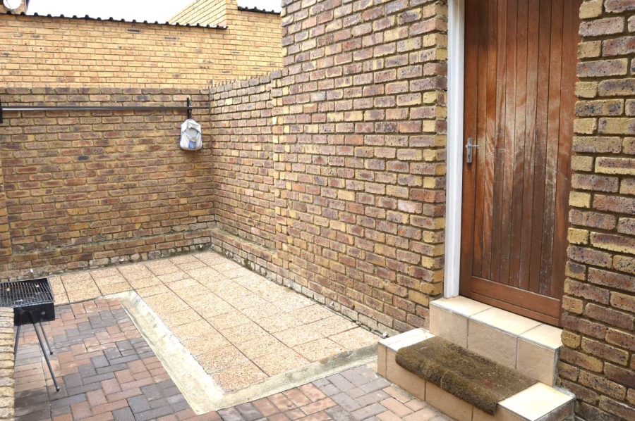 2 Bedroom Property for Sale in Birchleigh Gauteng