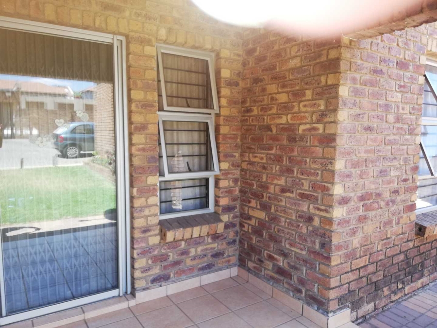 2 Bedroom Property for Sale in Birchleigh Gauteng