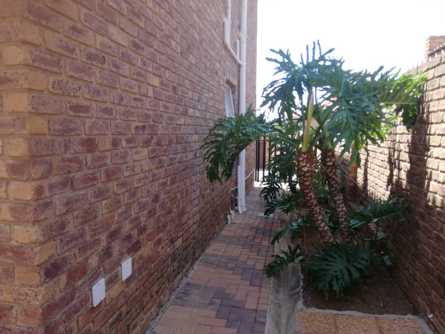 2 Bedroom Property for Sale in Birchleigh Gauteng