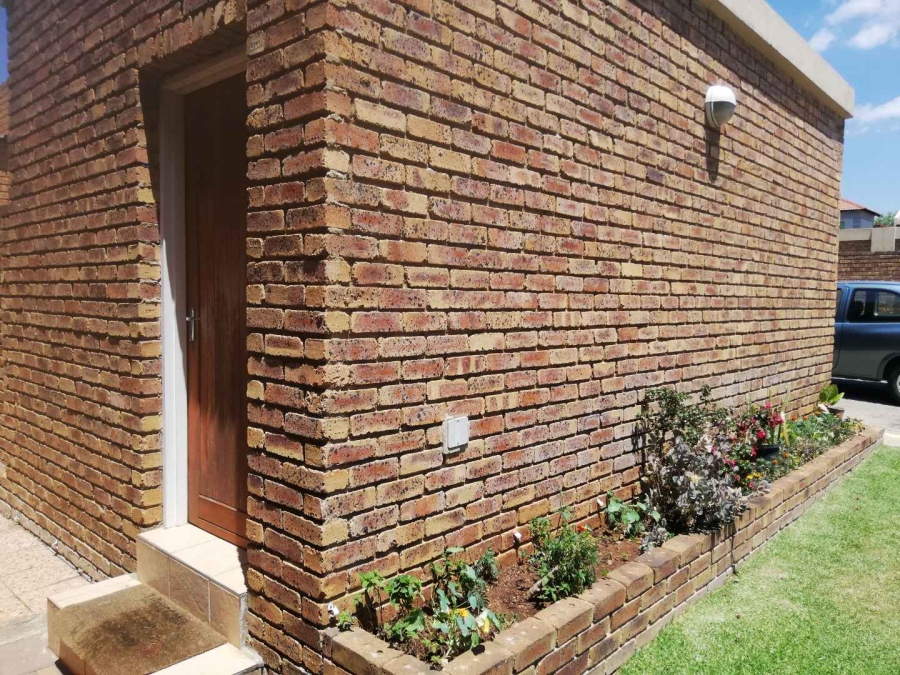 2 Bedroom Property for Sale in Birchleigh Gauteng