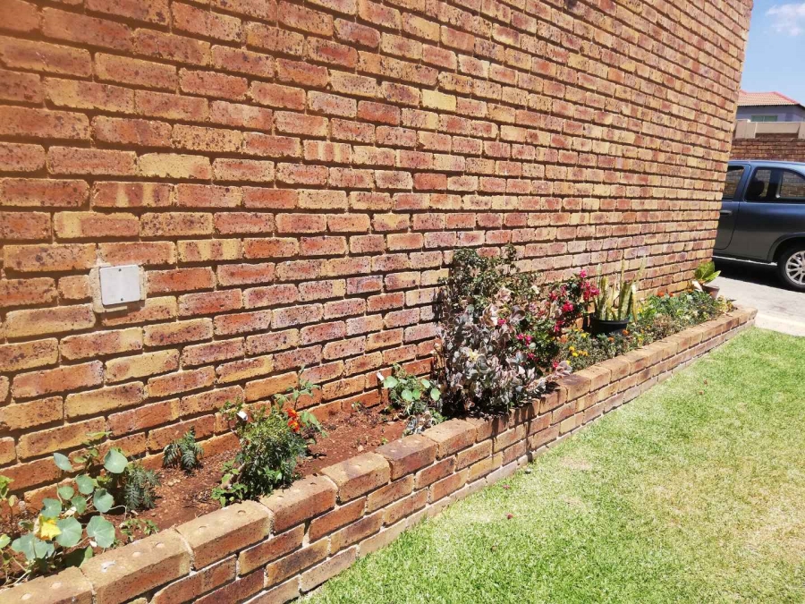 2 Bedroom Property for Sale in Birchleigh Gauteng