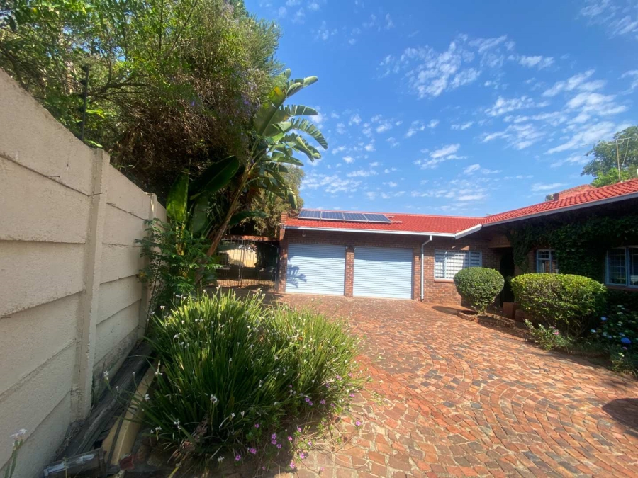 4 Bedroom Property for Sale in Gallo Manor Gauteng
