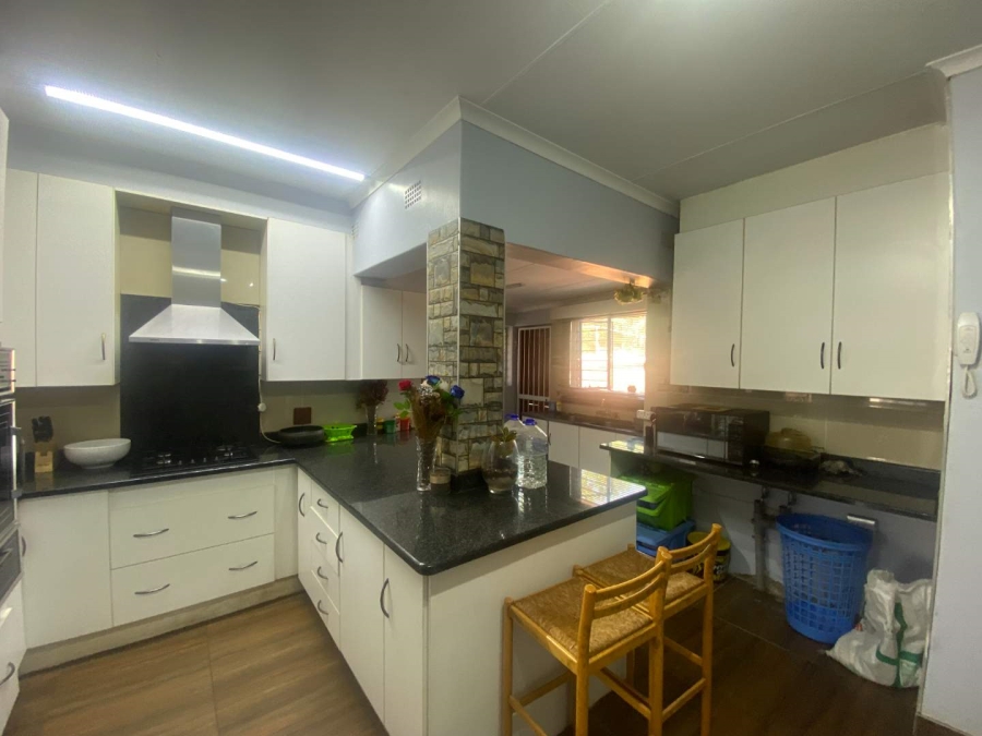 4 Bedroom Property for Sale in Gallo Manor Gauteng