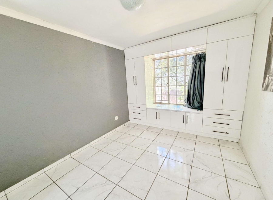 2 Bedroom Property for Sale in Bassonia Gauteng