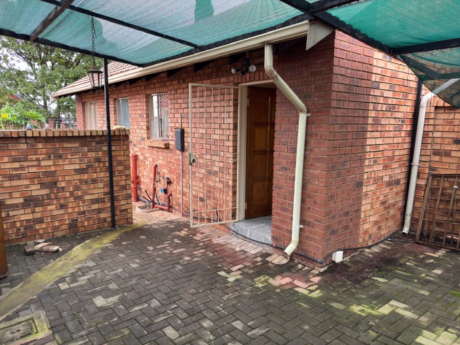 3 Bedroom Property for Sale in Die Hoewes Gauteng