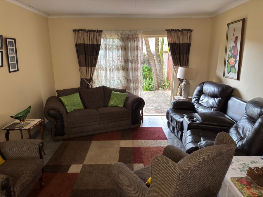 3 Bedroom Property for Sale in Die Hoewes Gauteng