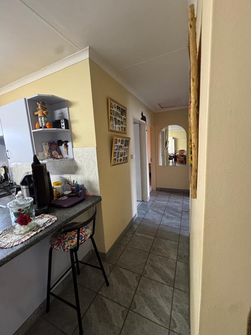 3 Bedroom Property for Sale in Die Hoewes Gauteng