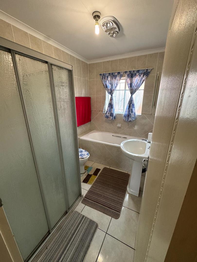 3 Bedroom Property for Sale in Die Hoewes Gauteng